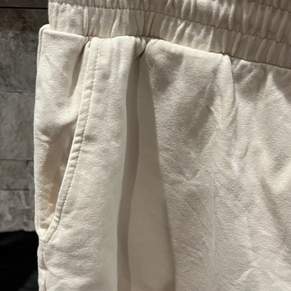 Banana Republic Cream  Drawstring Shorts size 8 - Picture 6 of 13